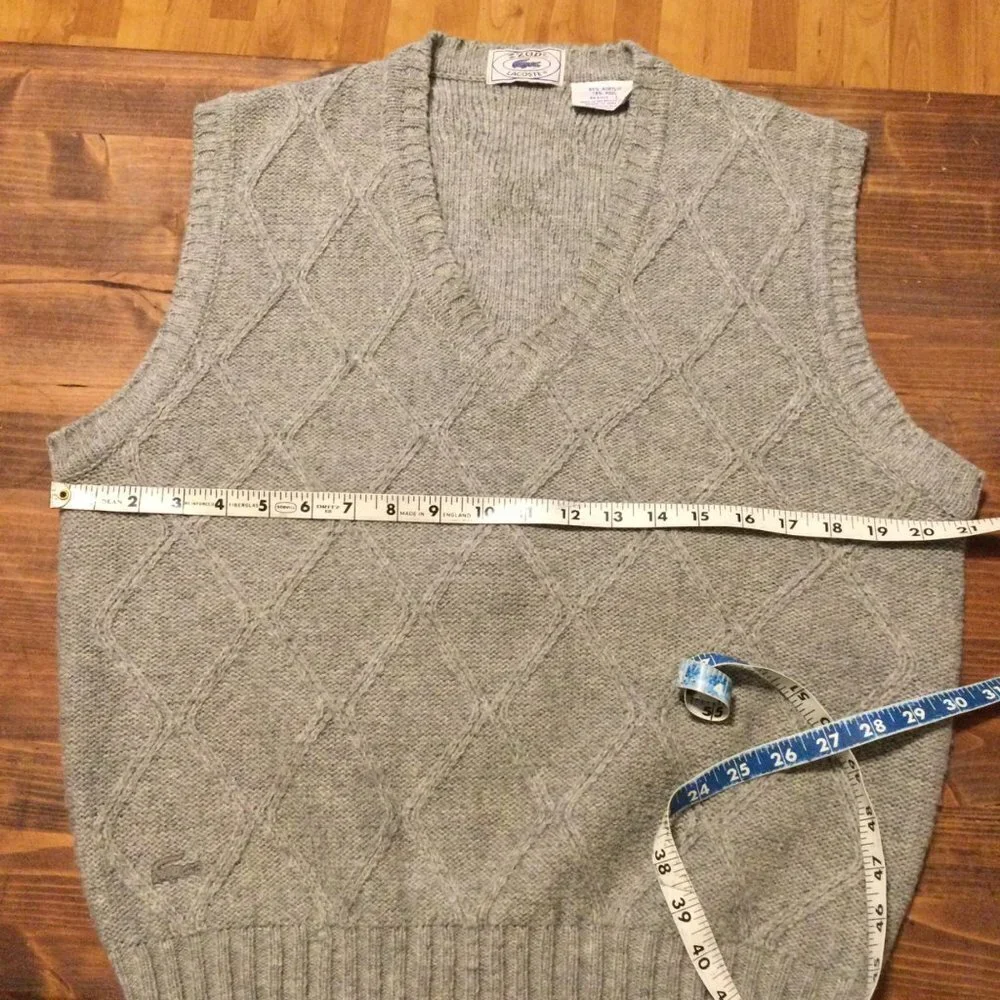 IZOD Lacoste mens Sweater Vest size large grey sleeveless pullover cable knit ar